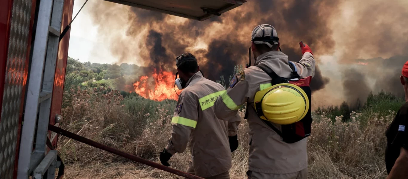 Μεγάλη φωτιά στην Ανθεια, στην είσοδο της Καλαμάτας κοντά στο αεροδρόμιο